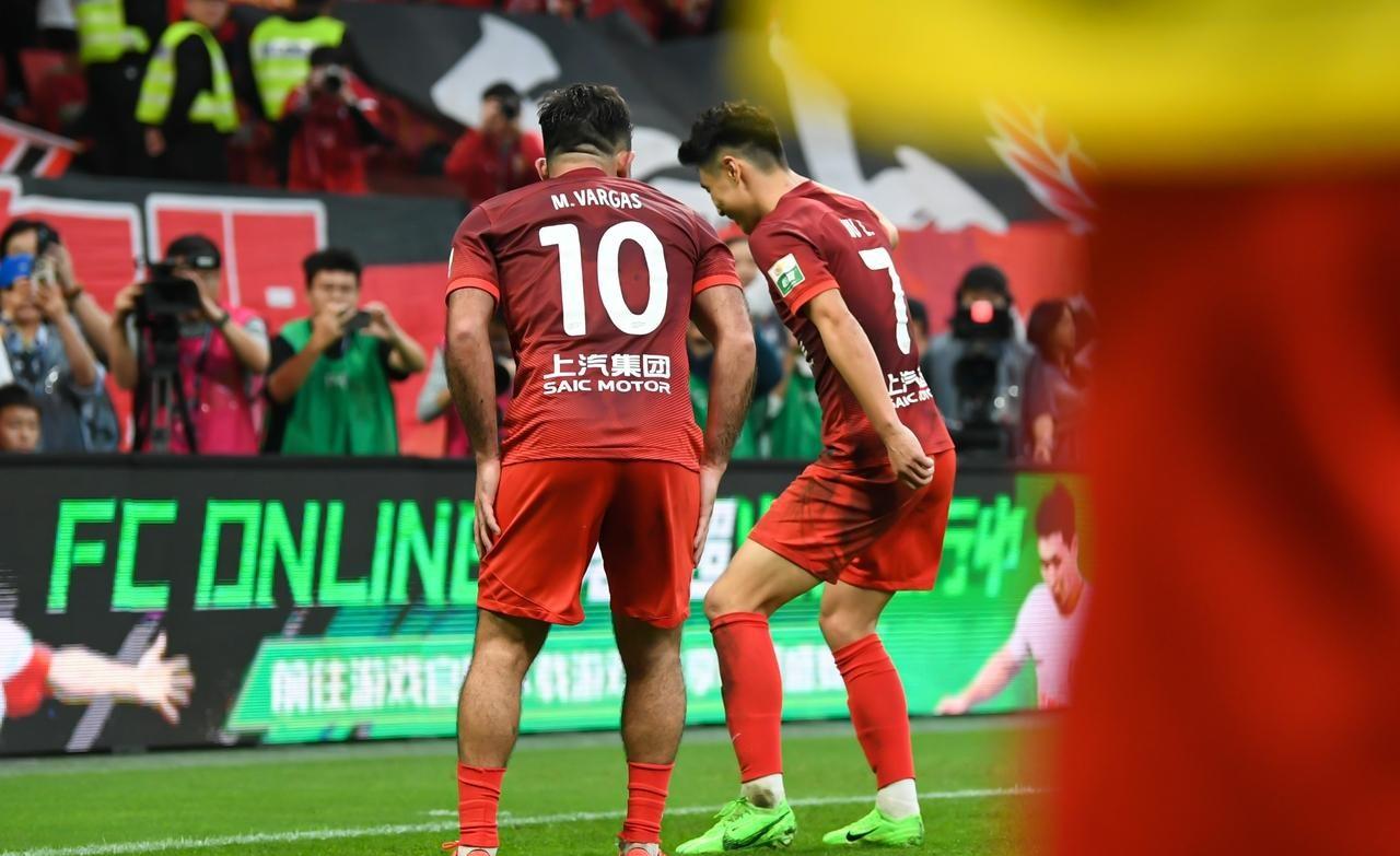 足总杯倒计时，亚特兰大今夜单刀错失，细节引发关注，震撼外界，阵容厚度经受考验 