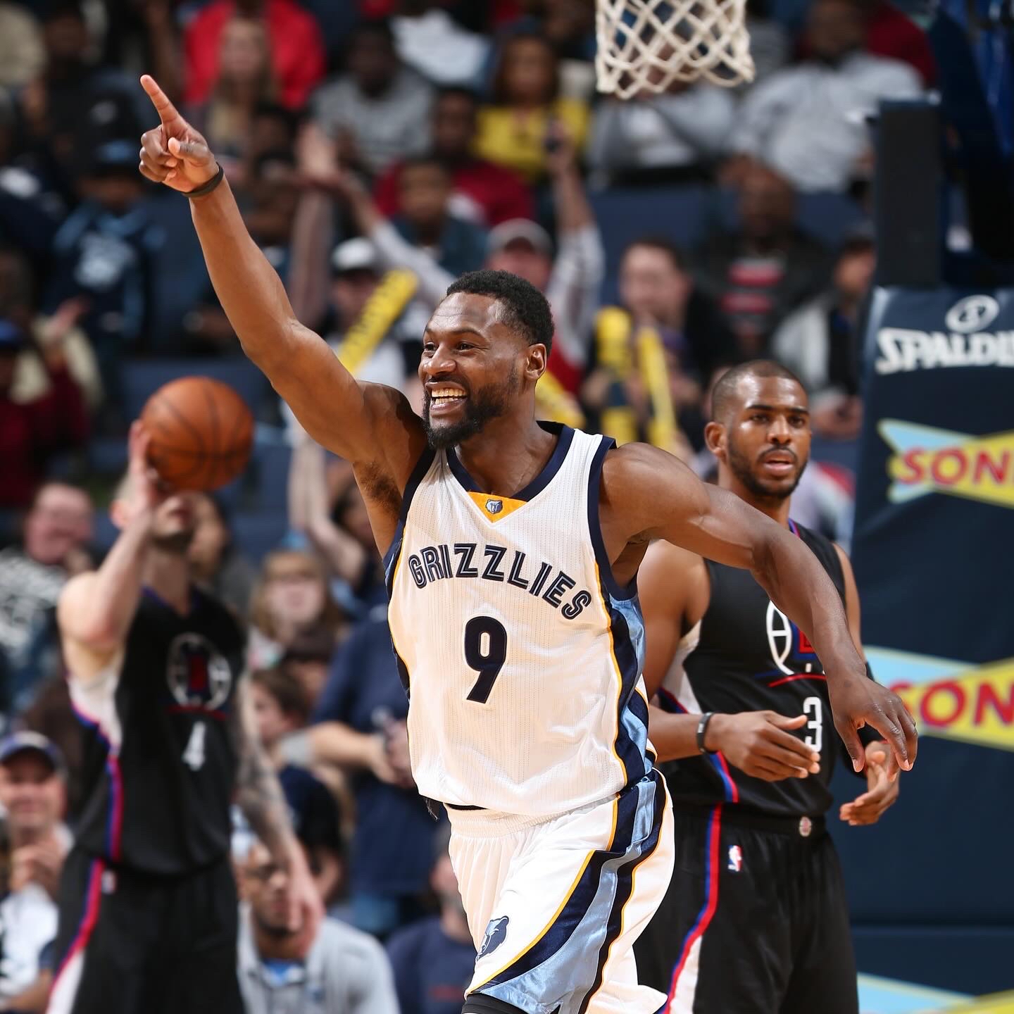 关于孟菲斯灰熊训练开放日；转会期单刀错失引欢呼；CBA常规赛在即；控场能力受关注的信息