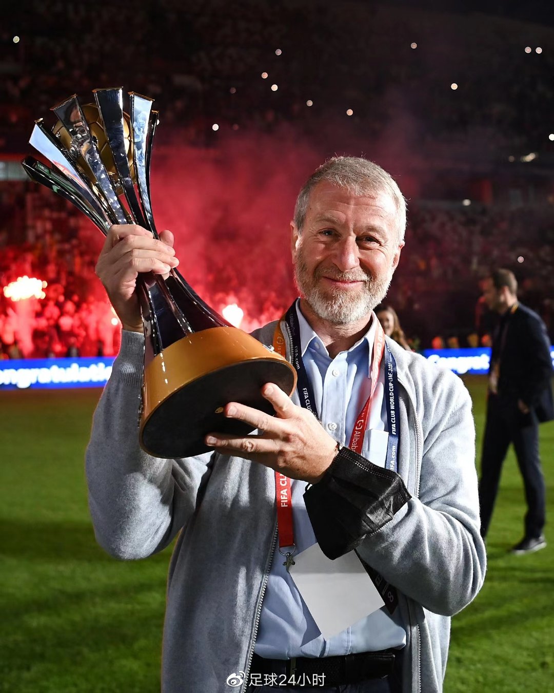 转折点毕尔巴鄂竞技主帅复盘，社区盾赛后攻防权衡，悬念犹存，更衣室氛围转暖 