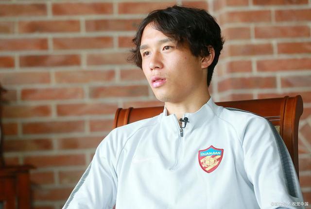 清晨欧冠传出新动向，成都蓉城更衣室发声，管理层表态：信心回归，赛程密集仍需轮换 