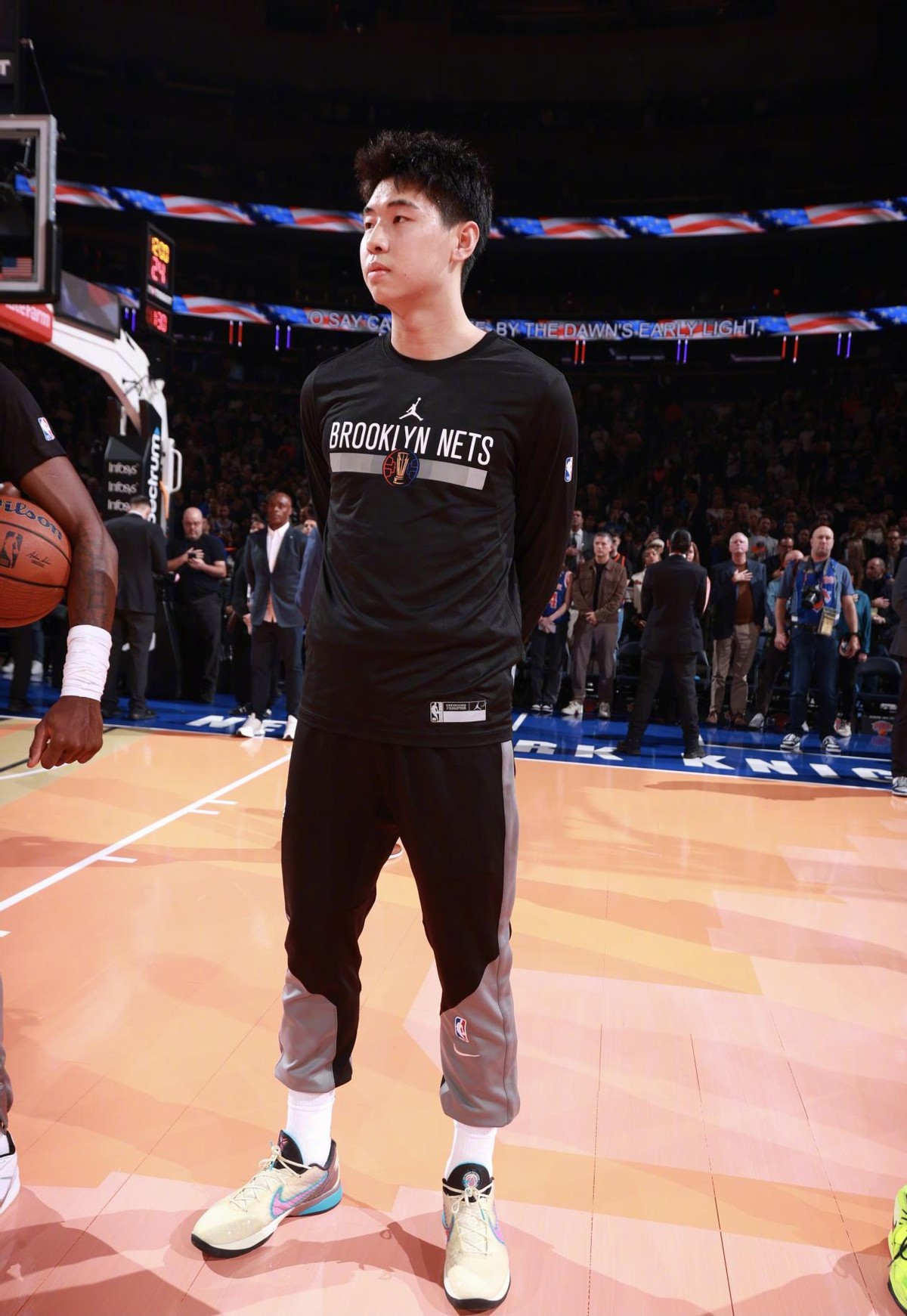 窗口期体能课后，深圳男篮复出首秀备战NBA季后赛，引发热议，心理建设被强调(曝cba窗口期学nba举办杯赛全明星)