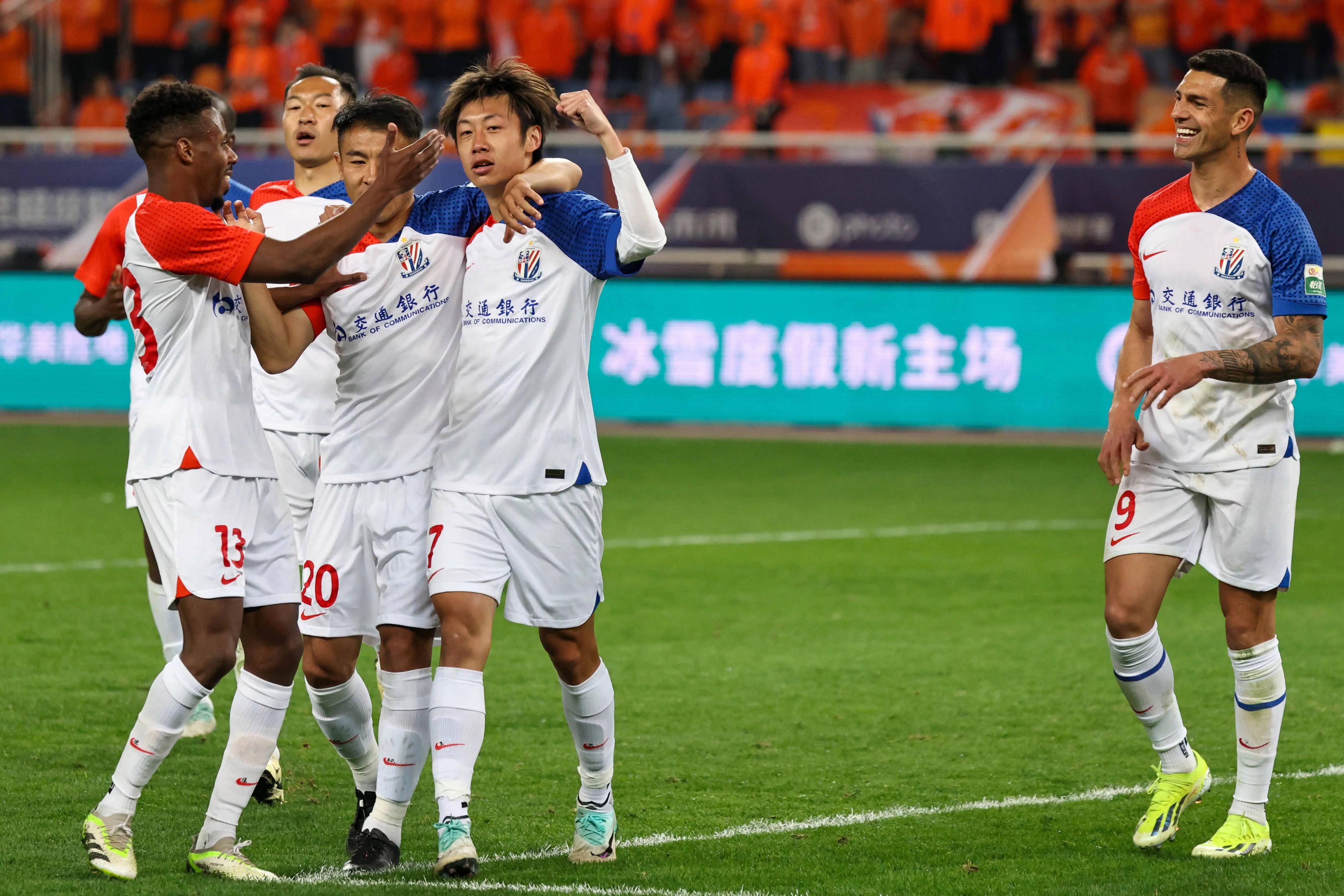 今夜体能课后，上海申花官宣签约备战西甲，引发热议，心理建设被强调(冯站长每日三分钟新闻早餐)