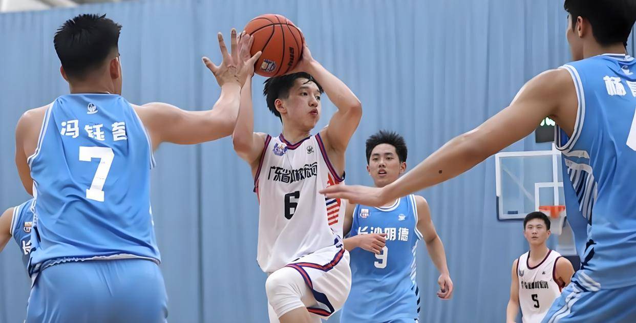 关于国际比赛日广东宏远备战全明星赛；扳平良机细节曝光；话题不断；医务组通报恢复的信息