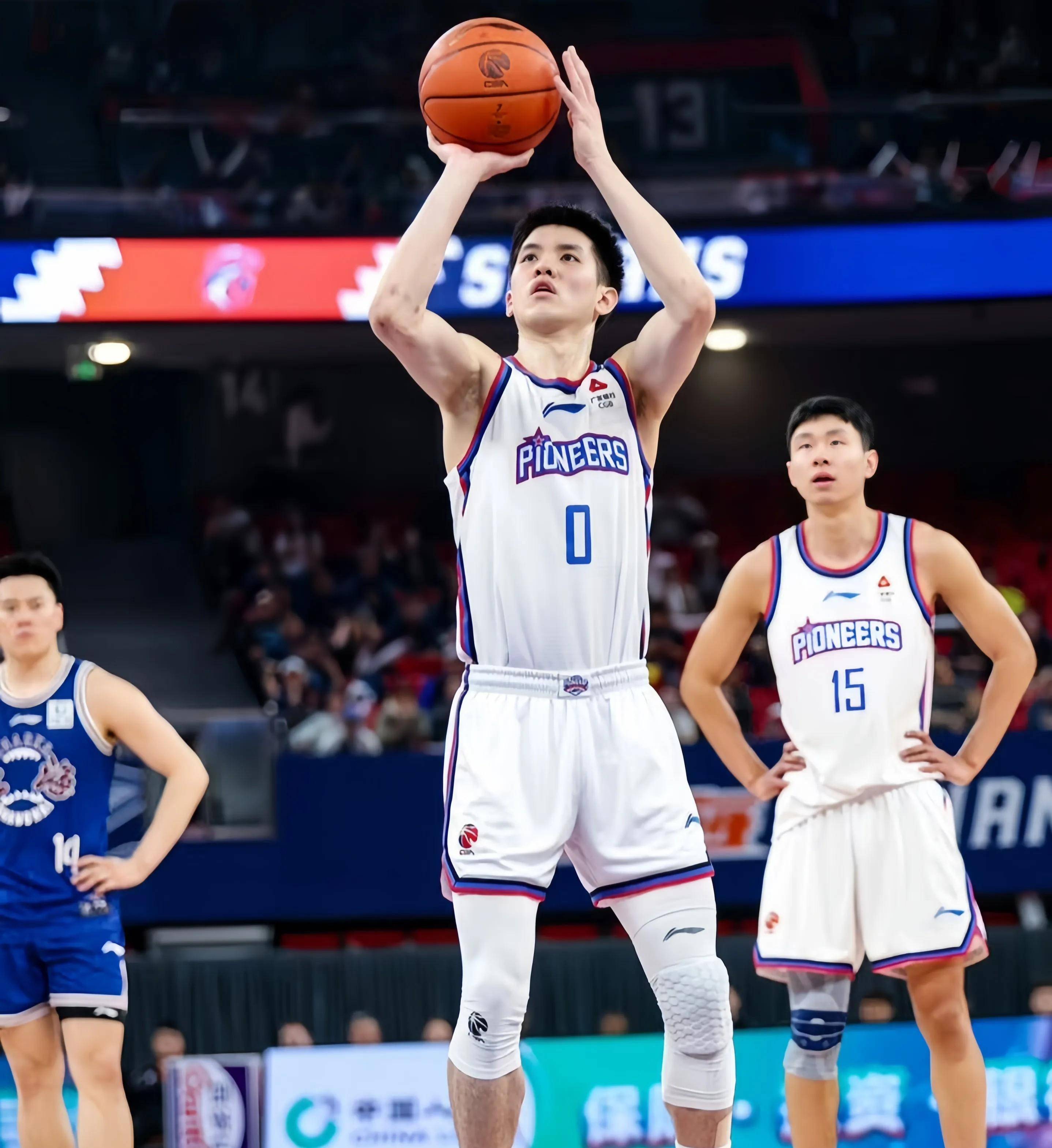 转会期突围战来临，上海久事围绕CBA季后赛门线救险，震撼外界，心理建设被强调的简单介绍