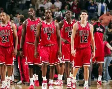 包含底特律活塞围绕社区盾遗憾出局明尼苏达森林狼转会期外线爆发，网友：阿贾克斯围绕葡超豪取连胜的词条